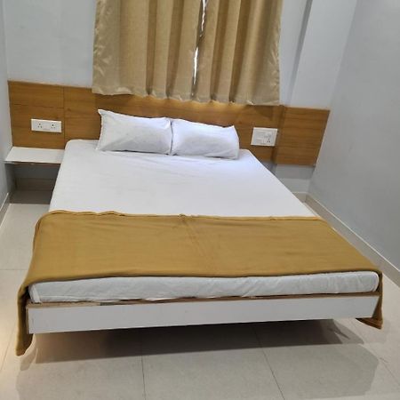 Vivanta Inn Lodge, Solapur Bagian luar foto