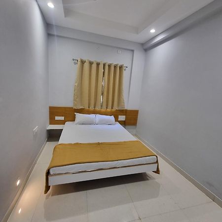 Vivanta Inn Lodge, Solapur Bagian luar foto