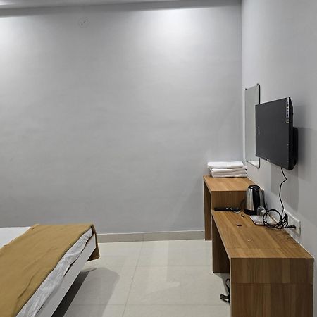 Vivanta Inn Lodge, Solapur Bagian luar foto