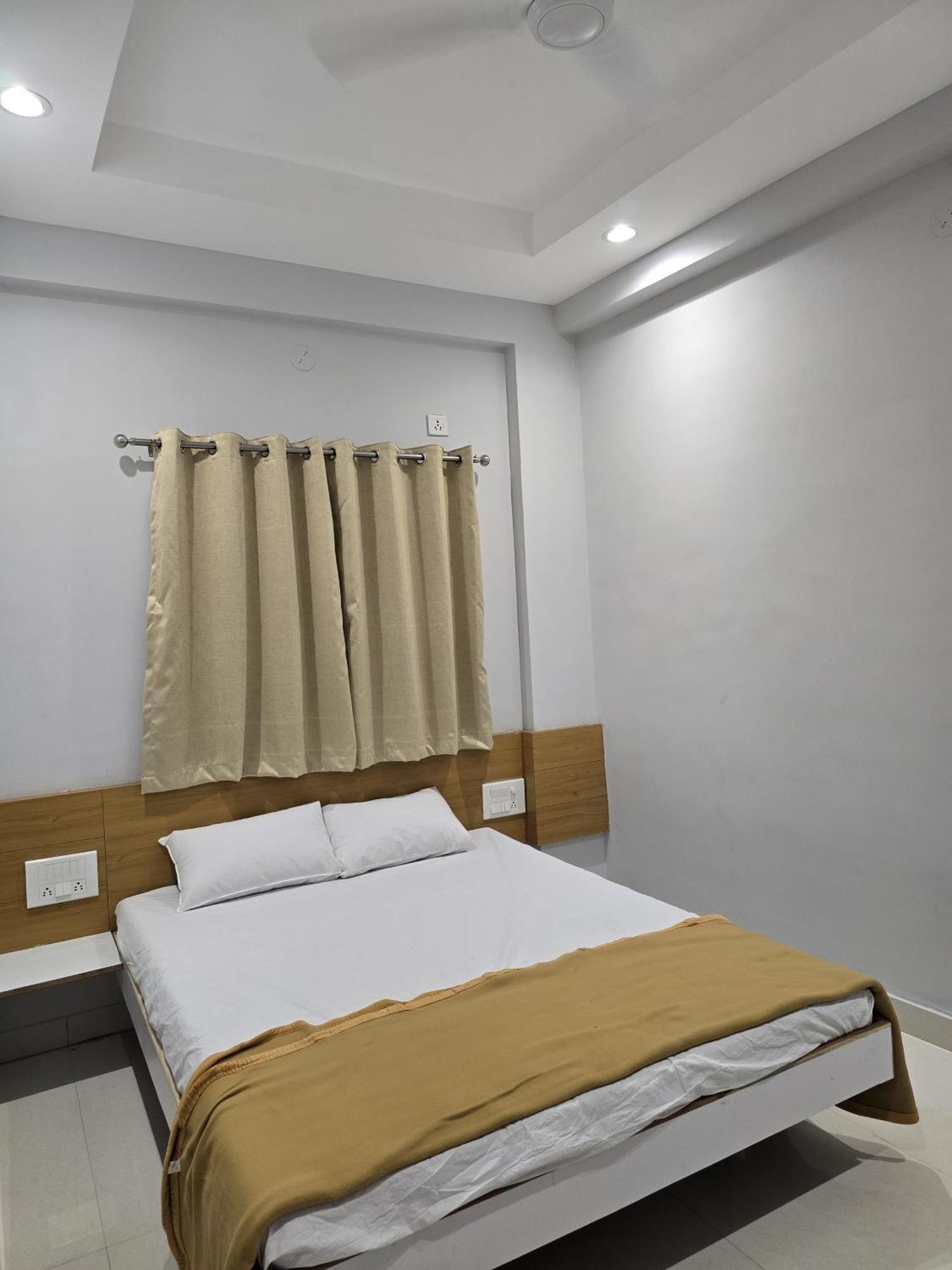 Vivanta Inn Lodge, Solapur Bagian luar foto