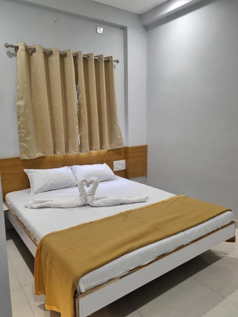 Vivanta Inn Lodge, Solapur Bagian luar foto