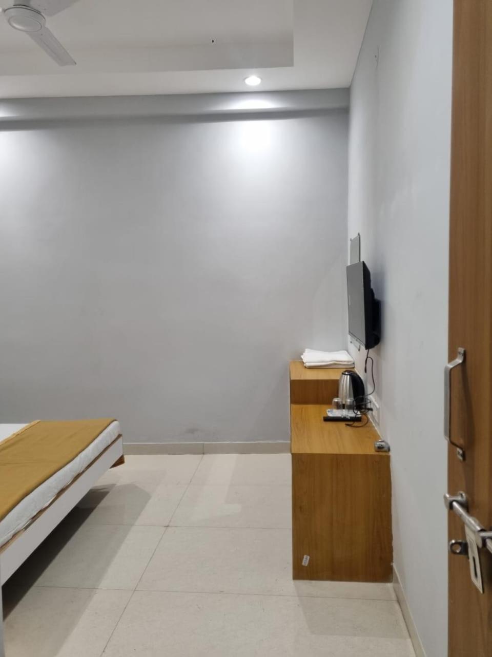 Vivanta Inn Lodge, Solapur Bagian luar foto