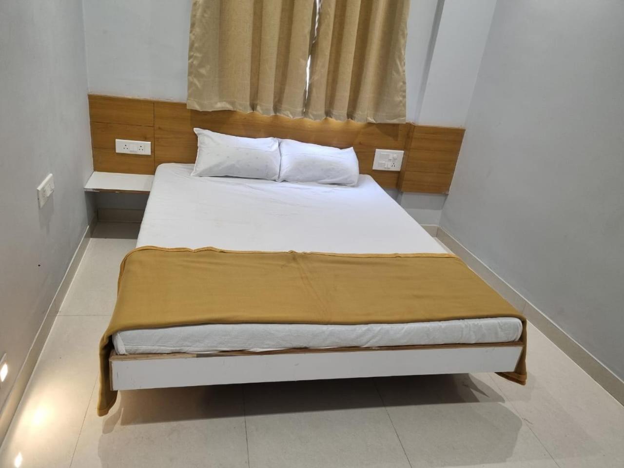 Vivanta Inn Lodge, Solapur Bagian luar foto
