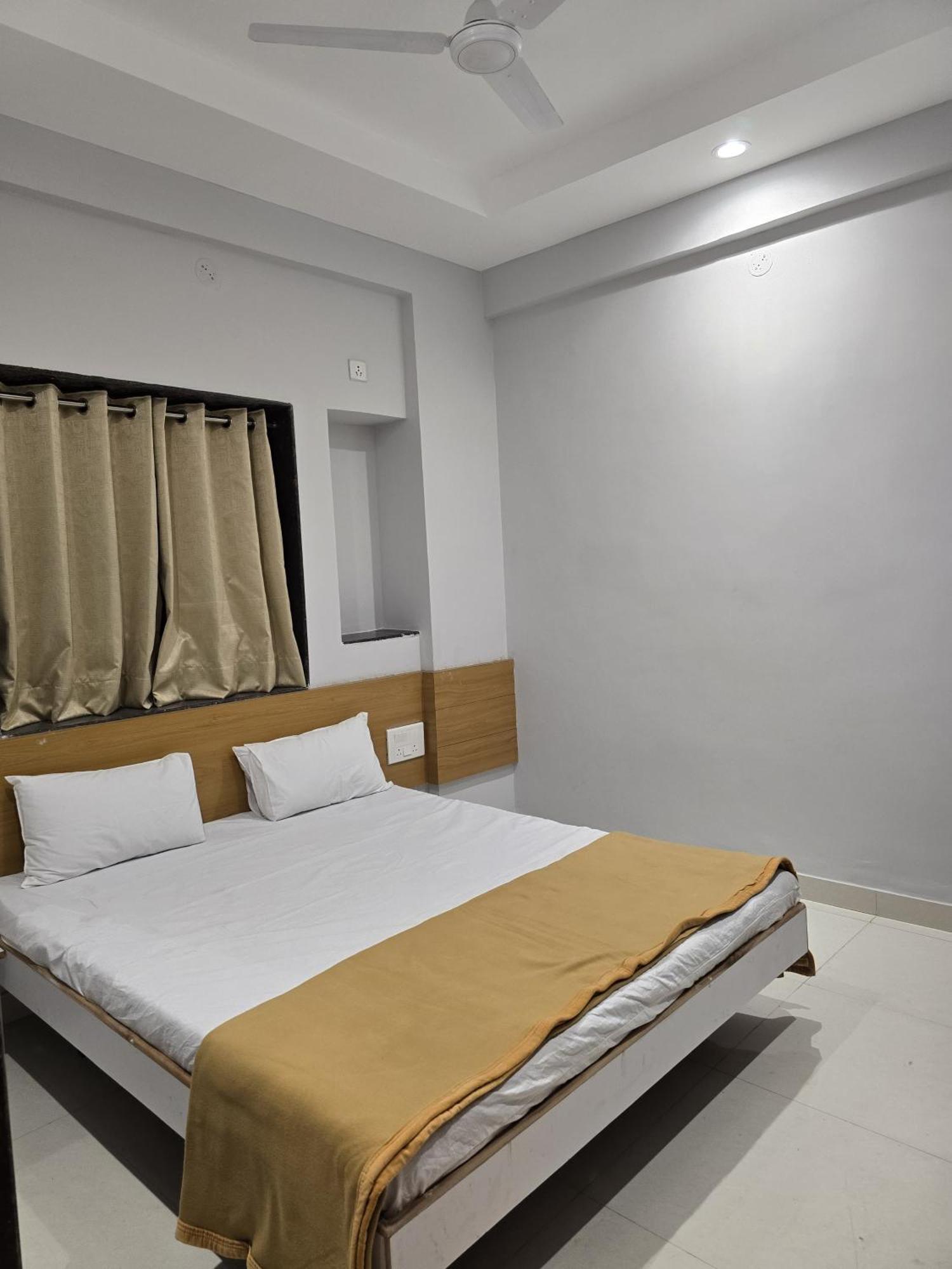 Vivanta Inn Lodge, Solapur Bagian luar foto