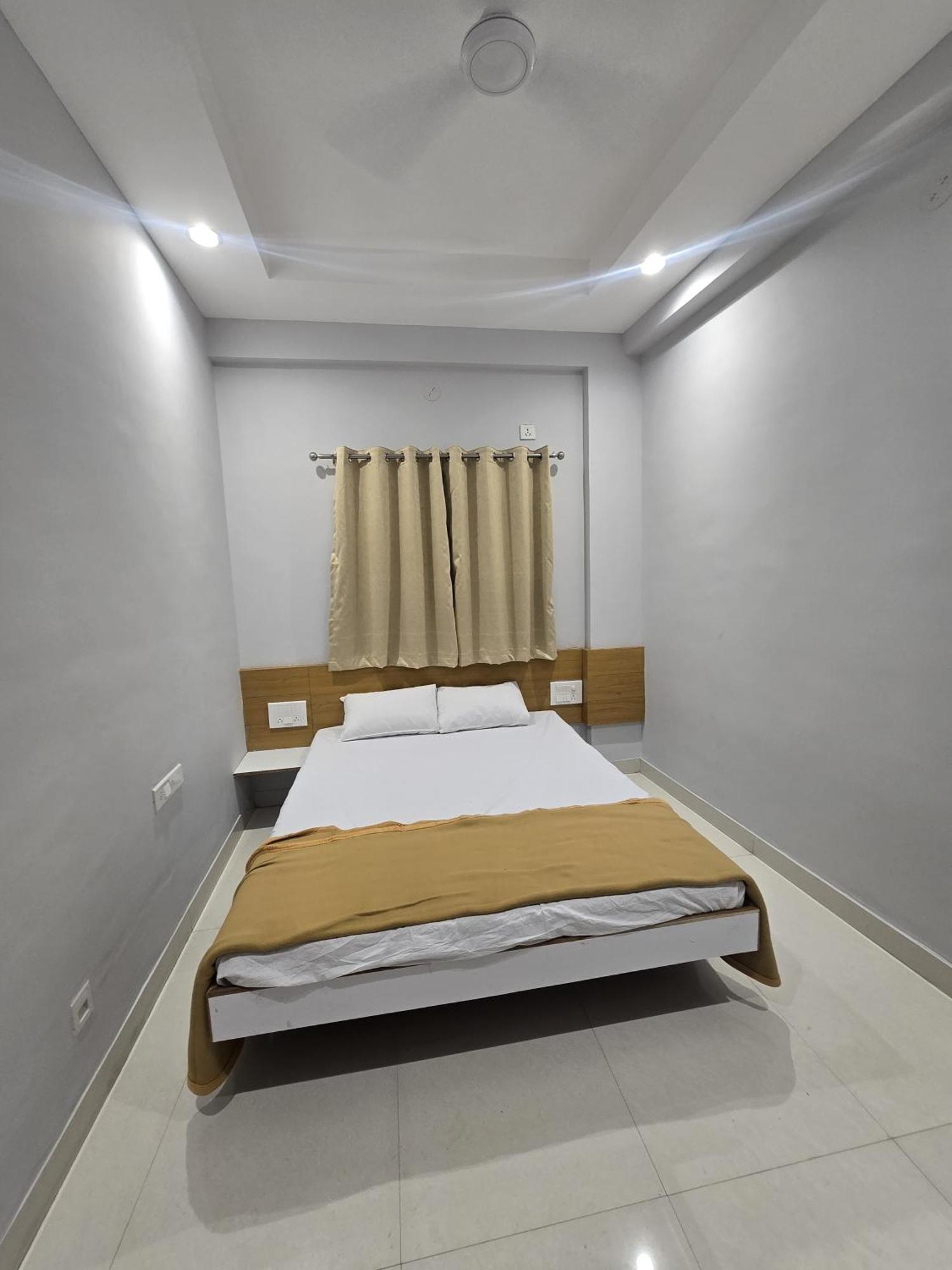 Vivanta Inn Lodge, Solapur Bagian luar foto