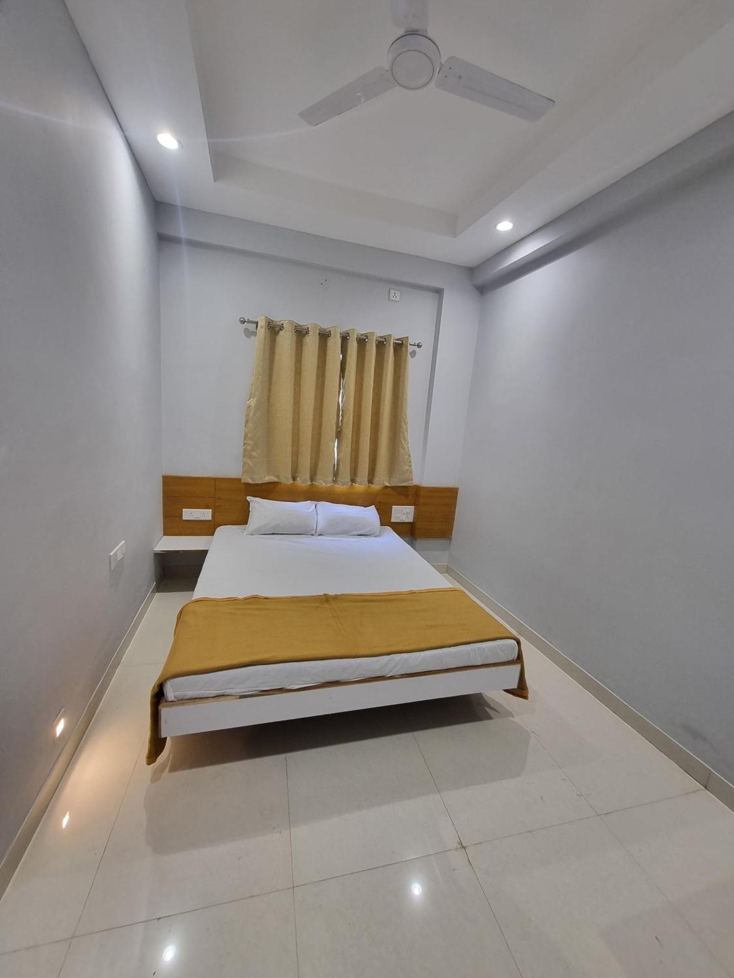 Vivanta Inn Lodge, Solapur Bagian luar foto