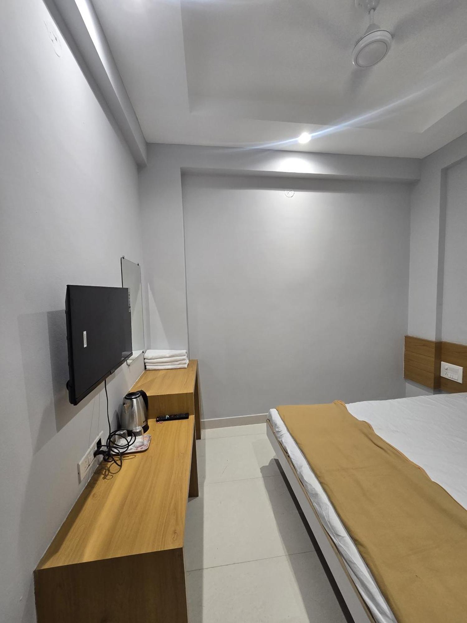 Vivanta Inn Lodge, Solapur Bagian luar foto