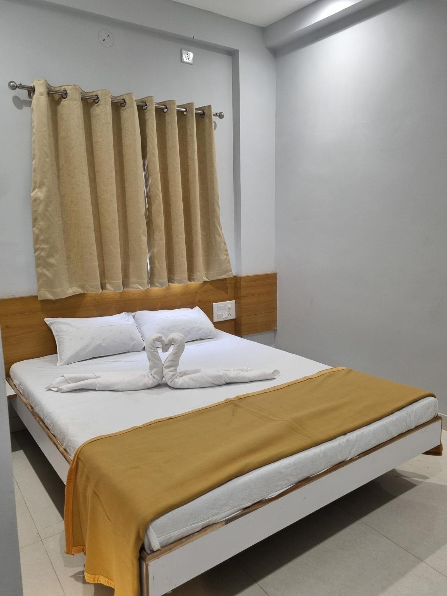 Vivanta Inn Lodge, Solapur Bagian luar foto